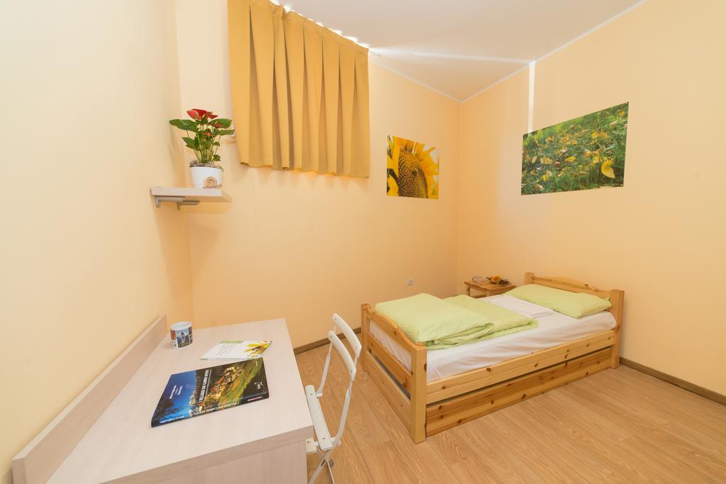 Hostel L'Ost - Ostello Di Grumes Eksteriør billede