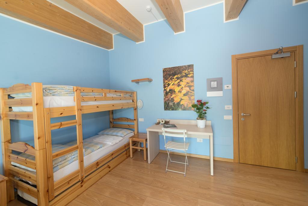 Hostel L'Ost - Ostello Di Grumes Eksteriør billede