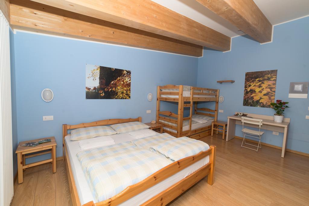 Hostel L'Ost - Ostello Di Grumes Eksteriør billede
